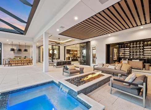 Southwest Florida outdoor living area